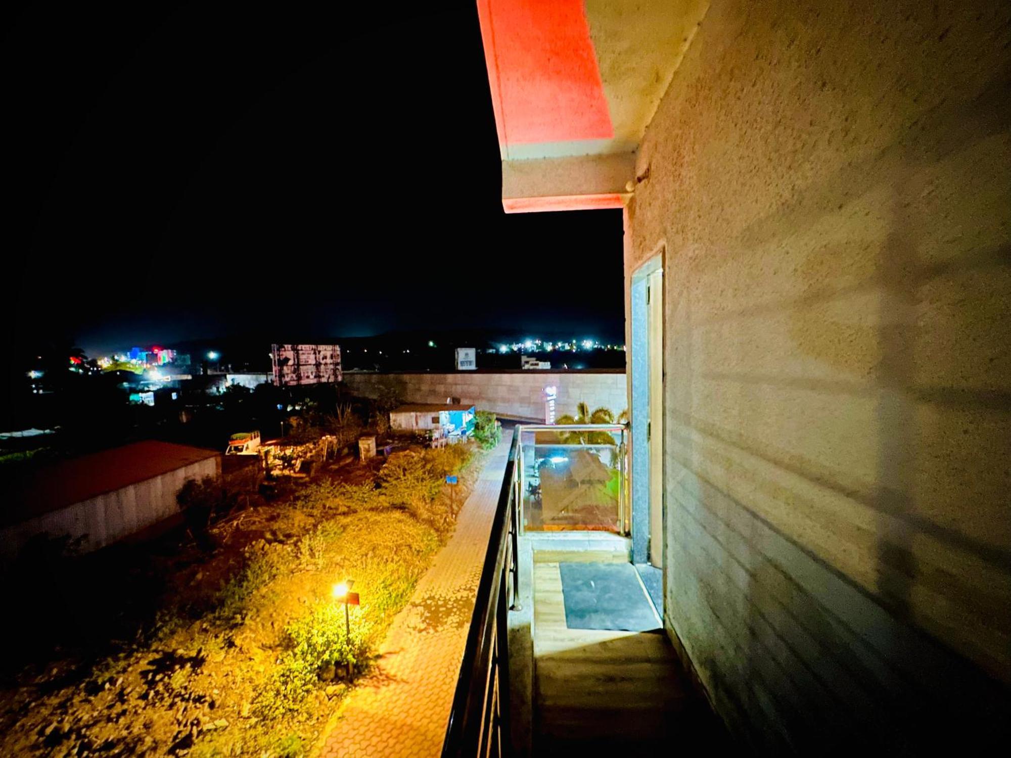 Hotel Sawai Executive Jadhavwadi Ngoại thất bức ảnh