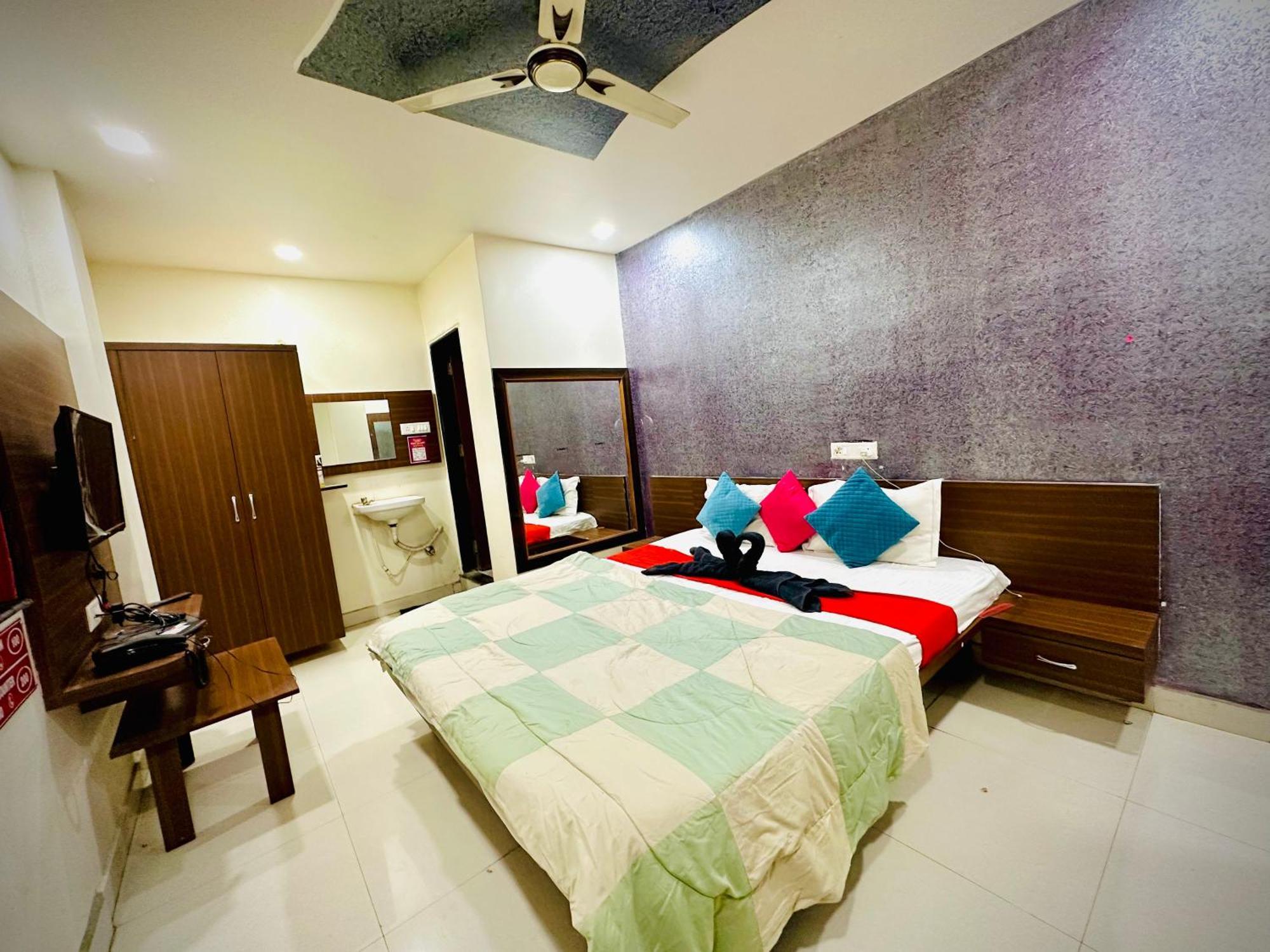 Hotel Sawai Executive Jadhavwadi Ngoại thất bức ảnh