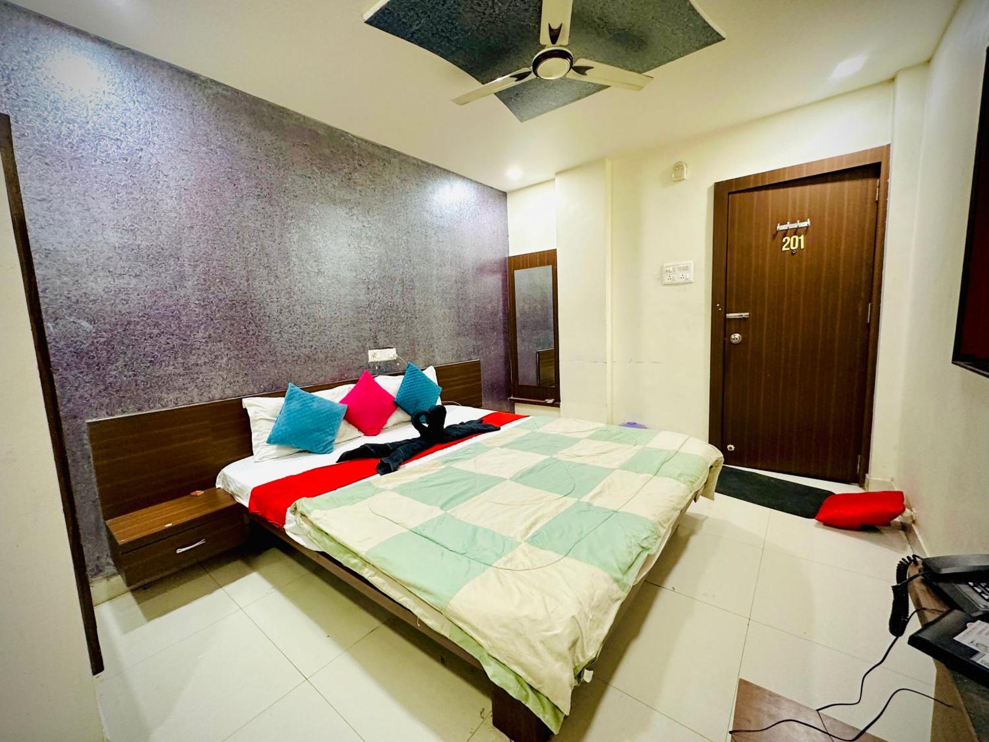 Hotel Sawai Executive Jadhavwadi Ngoại thất bức ảnh