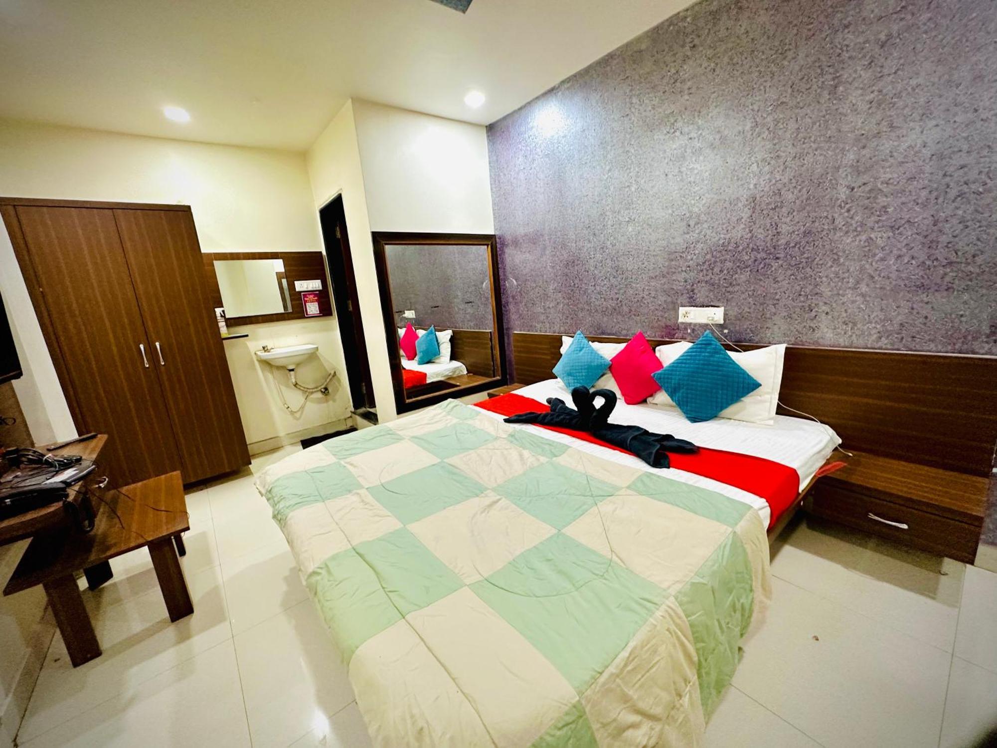Hotel Sawai Executive Jadhavwadi Ngoại thất bức ảnh