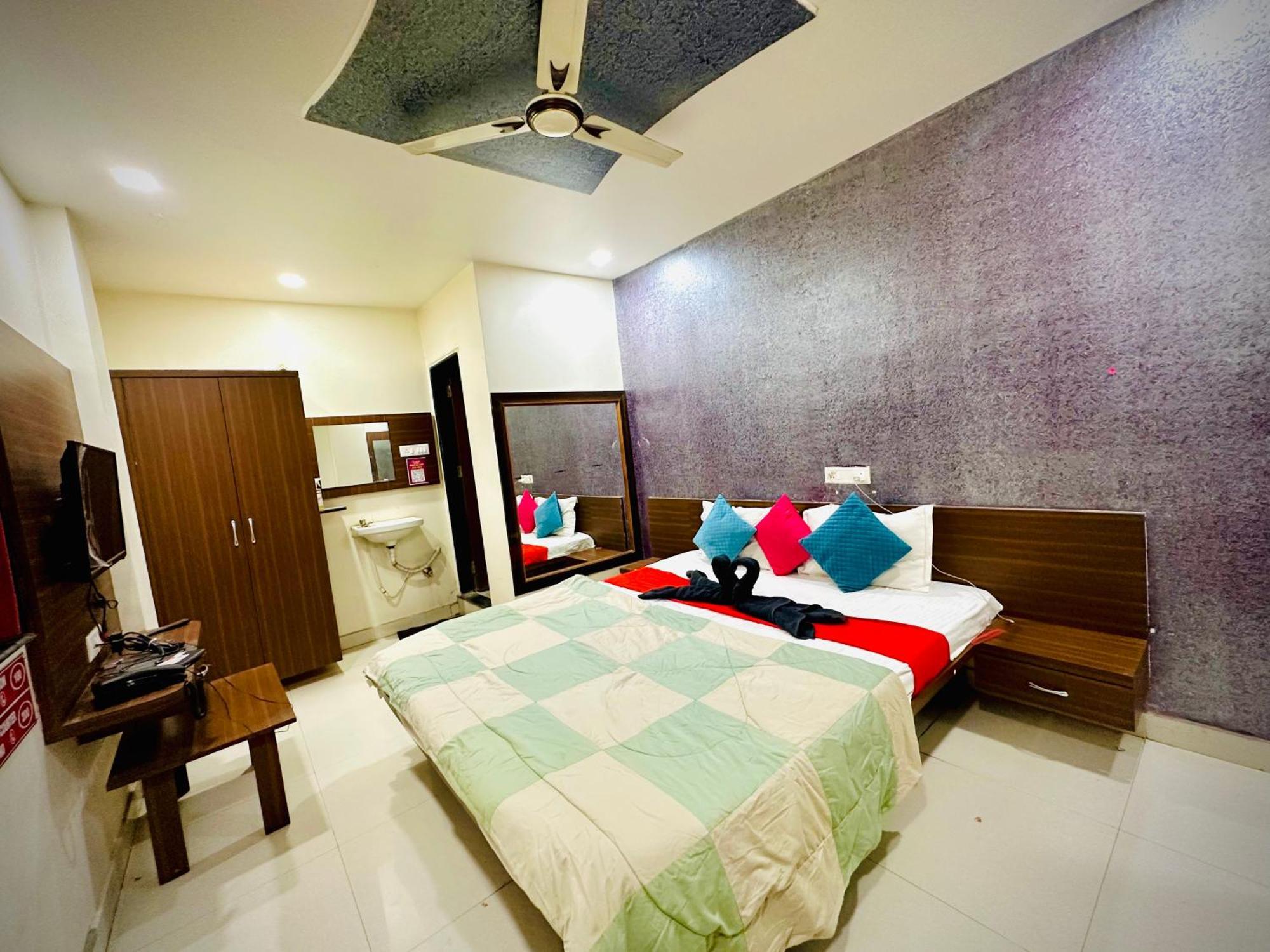 Hotel Sawai Executive Jadhavwadi Ngoại thất bức ảnh