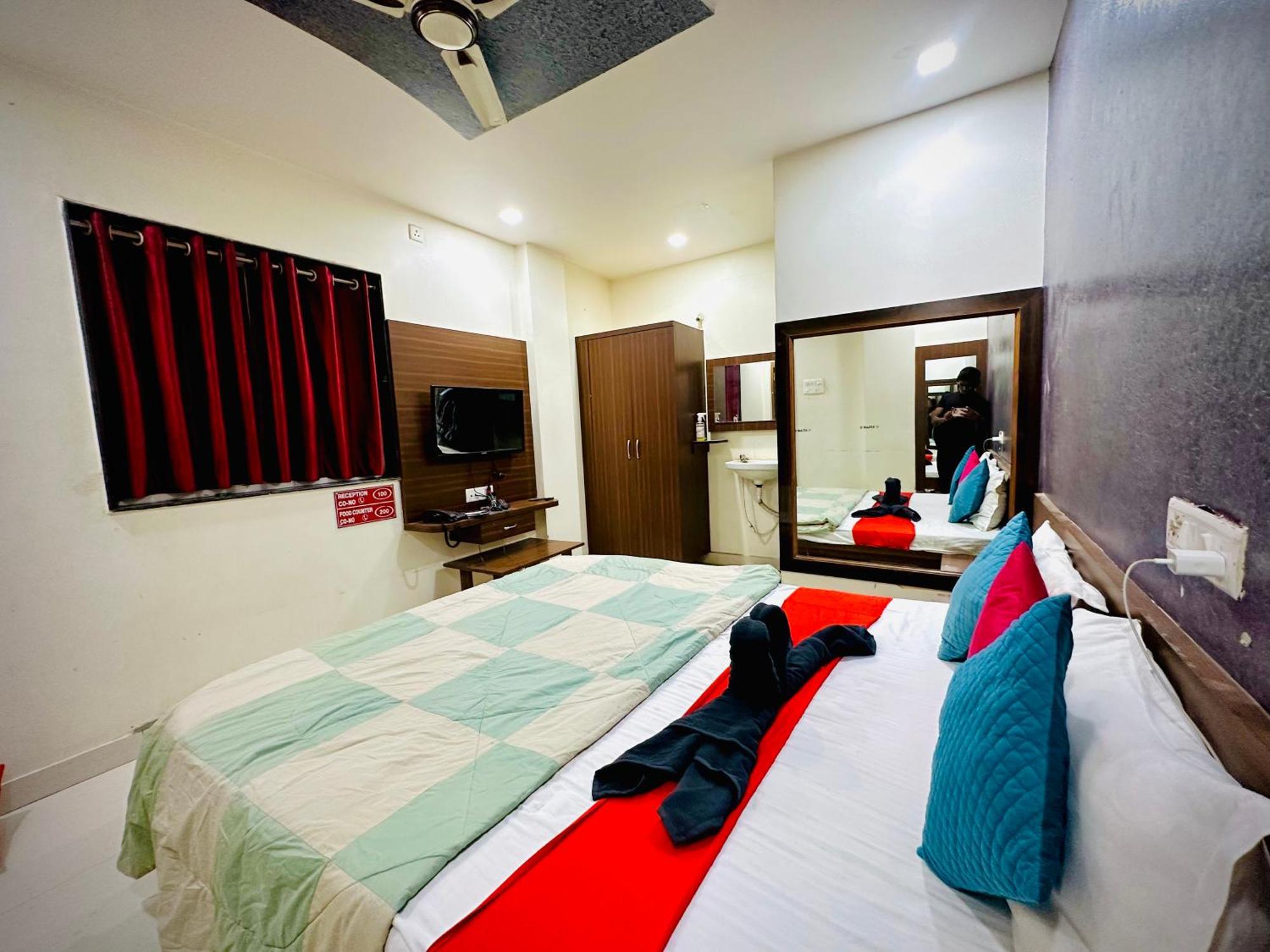 Hotel Sawai Executive Jadhavwadi Ngoại thất bức ảnh